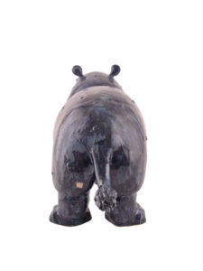 sculpture en céramique, hippopotame vu de dos